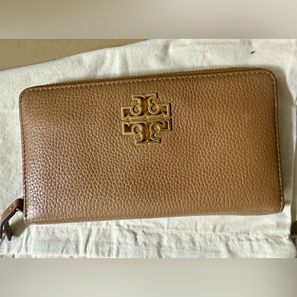 Tory burch wallet